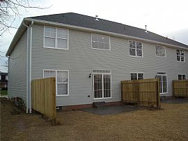 Luxury 2 Bedroom Townhouse with Loft in North Canton, OH (Photo 9 of 10)