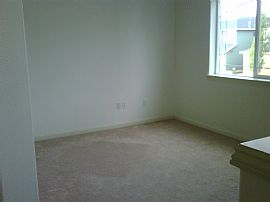 Great 3 Bedroom Home with Loft - 1900 Sq. Ft. in Fishers Landing in Vancouver, WA (Photo 3 of 5)