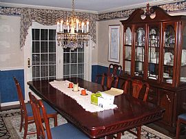 Luxury 3 Bedroom Townhouse with Fireplace and Garage in Worcester, MA (Photo 2 of 3)