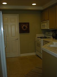 Gorgeous 2 Bedroom Townhome with Many Upgrades in Rancho Santa Margarita, CA (Photo 11 of 12)