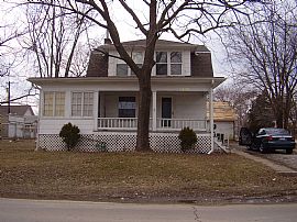 Large 3 Bedroom Home with Large Front Porch and Sun Room in Independence, MO (Photo 2 of 2)
