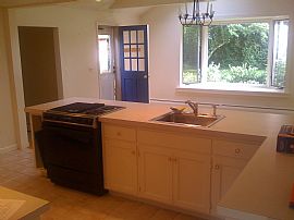 Sweet 4 Bedroom Family Home in Quiet Neighborhood in Barrington, RI (Photo 3 of 6)