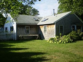 Sweet 4 Bedroom Family Home in Quiet Neighborhood in Barrington, RI (Photo 6 of 6)