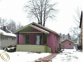 Charming 2 Bedroom Home - Will Be Completely Renovated Soon in Keego Harbor, MI