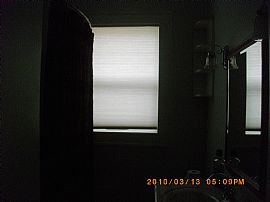 Perfect 3 Bedroom Home with Wooden Floors Throughout in Atlanta, GA (Photo 5 of 8)