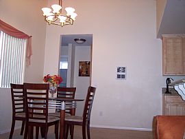 $900 / 1br - /1bath- Big Nice Condo with Garage and Storage  in San Diego, CA (Photo 2 of 9)