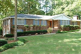 3br - Location, Location, Large Brick Ranch Home in City of Smy in Smyrna, GA