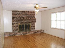 3br - Location, Location, Large Brick Ranch Home in City of Smy in Smyrna, GA (Photo 3 of 10)