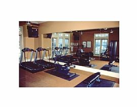 Beautiful 3 BR, 2 BA Condo with Spacious Kitchen includes Pantry in Valencia, CA (Photo 5 of 6)