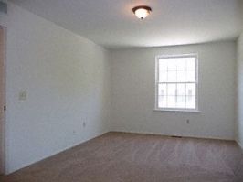 Clean, Quiet 2 Bedroom Condo with 1 Car Garage  in Walled Lake, MI (Photo 3 of 6)