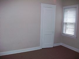 Wonderful 2 Bedroom Home with Updated Kitchen  in Lakewood, OH (Photo 2 of 4)