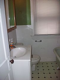 Wonderful 2 Bedroom Home with Updated Kitchen  in Lakewood, OH (Photo 4 of 4)