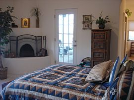 Cozy 2 Bedroom Home Zen-Like Atmosphere and Great Views in Santa Fe, NM (Photo 3 of 8)