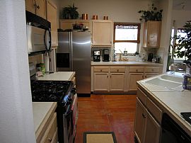 Cozy 2 Bedroom Home Zen-Like Atmosphere and Great Views in Santa Fe, NM (Photo 5 of 8)