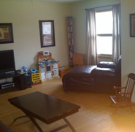 Quiet 3 Bedroom Home with 2 Car Garage and Finished Basement  in Des Plaines, IL (Photo 2 of 5)