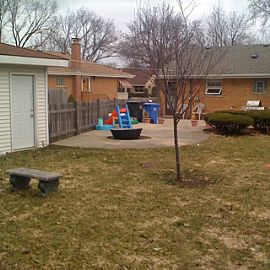 Quiet 3 Bedroom Home with 2 Car Garage and Finished Basement  in Des Plaines, IL (Photo 5 of 5)