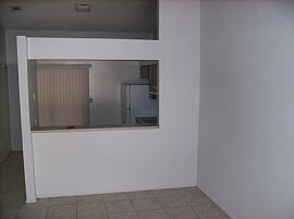 Outstanding 2 Bedroom Duplex Home Near Valencia in Orlando, FL (Photo 2 of 6)