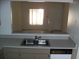 Outstanding 2 Bedroom Duplex Home Near Valencia in Orlando, FL (Photo 3 of 6)