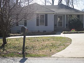 Nice 3 Bedroom Home - Appliances Included - Near Woodruff Rd. in Greenville, SC