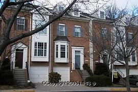 Beautiful 3 Bedroom Townhouse with Vaulted Ceilings in Silver Spring, MD