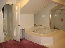 Beautiful 3 Bedroom Townhouse with Vaulted Ceilings in Silver Spring, MD (Photo 10 of 12)