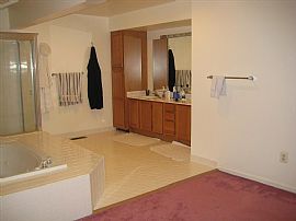 Beautiful 3 Bedroom Townhouse with Vaulted Ceilings in Silver Spring, MD (Photo 11 of 12)