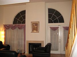 Beautiful 3 Bedroom Townhouse with Vaulted Ceilings in Silver Spring, MD (Photo 4 of 12)