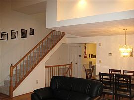 Beautiful 3 Bedroom Townhouse with Vaulted Ceilings in Silver Spring, MD (Photo 5 of 12)