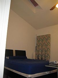 Beautiful 3 Bedroom Townhouse with Vaulted Ceilings in Silver Spring, MD (Photo 9 of 12)