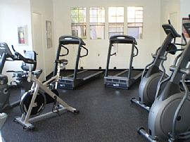 Spacious 2 Bedroom Condo in Gated Community with Garage  in Rancho Cucamonga, CA (Photo 3 of 12)