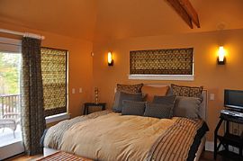 Enticing 2 Bedroom Lincoln Bungalow Home with Inside Laundry in Healdsburg, CA (Photo 4 of 10)