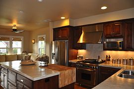 Enticing 2 Bedroom Lincoln Bungalow Home with Inside Laundry in Healdsburg, CA (Photo 6 of 10)