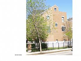 Pristine 2 Bedroom Townhouse Near Wrigley Field in Chicago, IL
