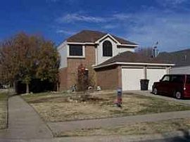 Beautiful 3 Bedroom Home with Wide Open Floor Plan in Lewisville, TX