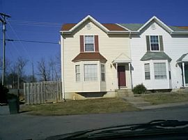 Great 3 Bedroom Townhouse with Huge Yard and Washer/Dryer. in Inwood, WV
