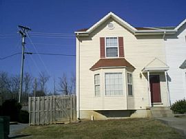 Great 3 Bedroom Townhouse with Huge Yard and Washer/Dryer. in Inwood, WV (Photo 2 of 4)