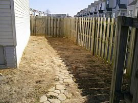 Great 3 Bedroom Townhouse with Huge Yard and Washer/Dryer. in Inwood, WV (Photo 3 of 4)