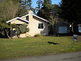 Cozy 2 Bedroom Home with Water View - Garage and Studio in Freeland, WA