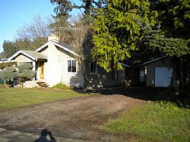 Cozy 2 Bedroom Home with Water View - Garage and Studio in Freeland, WA (Photo 2 of 6)