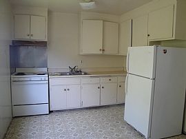 Newly Renovated 2 Bedroom Apartment with Covered Parking in Oakland, CA