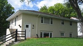 Beautiful, Upper Level 3 Bedroom Duplex Apartment with Backyard  in Columbia Heights, MN (Photo 4 of 4)