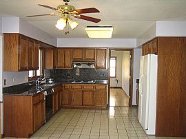 Spacious 4 Bedroom Single Home with 2.5 Car Garage - $2200 in Clarendon Hills, IL (Photo 2 of 6)