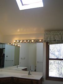 Spacious 4 Bedroom Single Home with 2.5 Car Garage - $2200 in Clarendon Hills, IL (Photo 5 of 6)