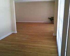 Sharp 3 Bedroom Home Is in Great School District in Mount Prospect, IL (Photo 2 of 9)