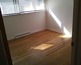 Sharp 3 Bedroom Home Is in Great School District in Mount Prospect, IL (Photo 8 of 9)