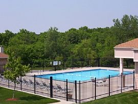 Wonderful 1, 2, and 3 Bedroom Apartments on Private Lake in Kansas City, MO (Photo 1 of 6)