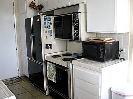 Grand 1 Bedroom Penthouse Unit Condo on Wilshire Corridor in Los Angeles, CA (Photo 7 of 10)