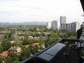 Grand 1 Bedroom Penthouse Unit Condo on Wilshire Corridor in Los Angeles, CA (Photo 8 of 10)