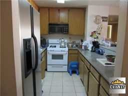 Beautiful 2 Bedroom Condo - Located in Lower Level Corner Unit! in Winnetka, CA (Photo 2 of 4)