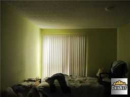 Beautiful 2 Bedroom Condo - Located in Lower Level Corner Unit! in Winnetka, CA (Photo 3 of 4)